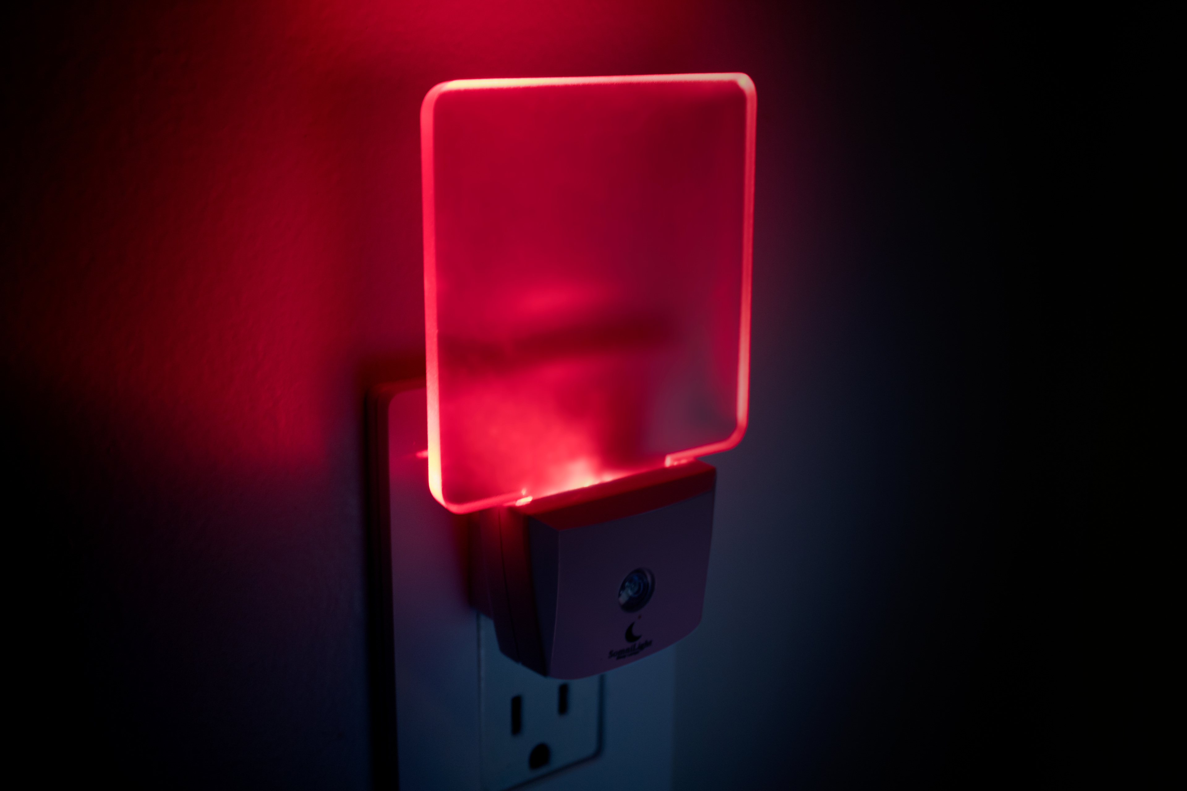 Spectra479 - Red LED Dim Night Light for Bedrooms & Bathrooms [2 Pack] -  BioRhythm Safe - (Circle)